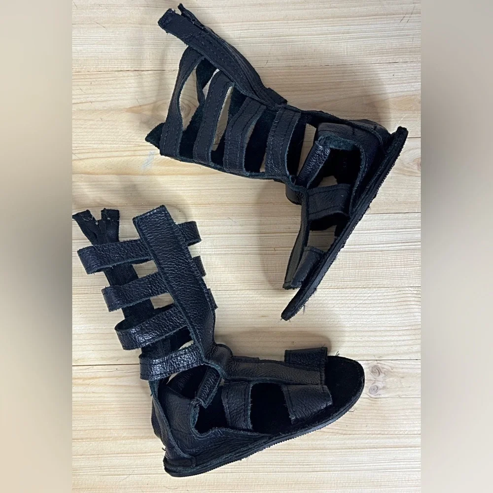 Vegan Leather Handcrafted Gladiator Sandals. Size 4/5t. Great Condition